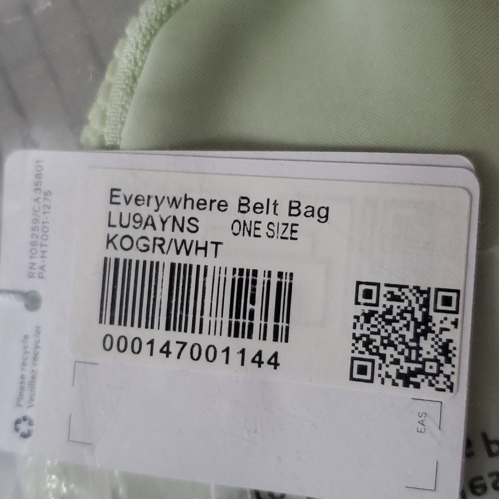 🆕️ LULULEMON EVERYWHERE BELT BAG - KOHLRABI GREEN/WHITE - Picture 10 of 12